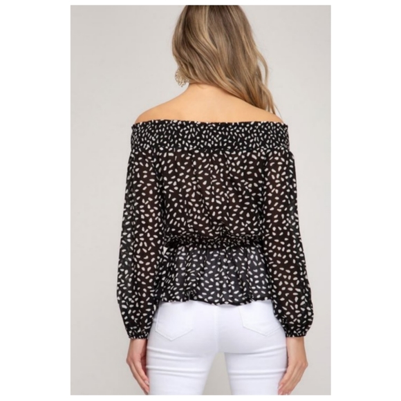 NWT Off the shoulder blouse - Picture 2 of 2
